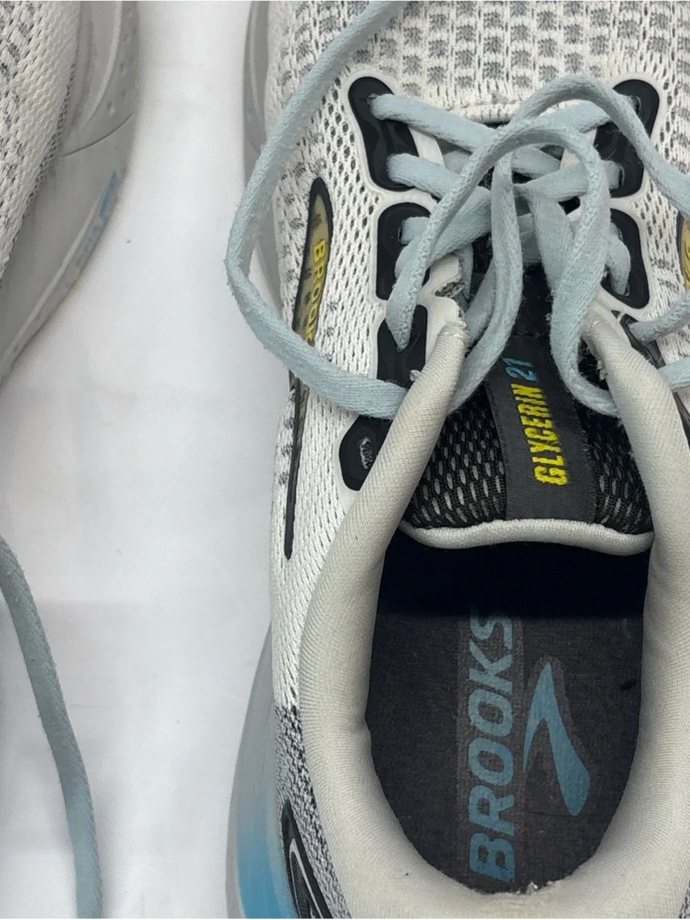 Brooks Glycerin Men's Running Shoe size 8D white blue and grey